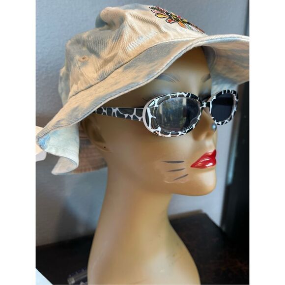 Bundle of Sunglasses Nordstrom Turquoise  and Black Whit Animal Print
All new - Picture 4 of 14